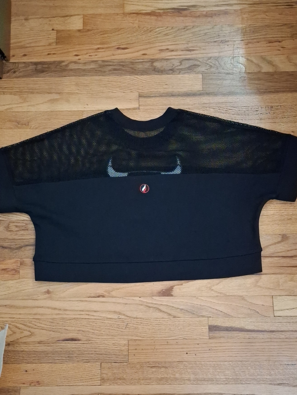 Fisll Bulls Black & Red Mesh Crop Top_1 - Picture 5 of 7